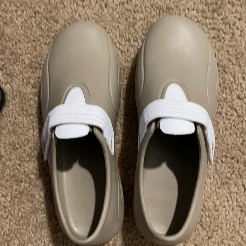 Dawgs rain shoes
